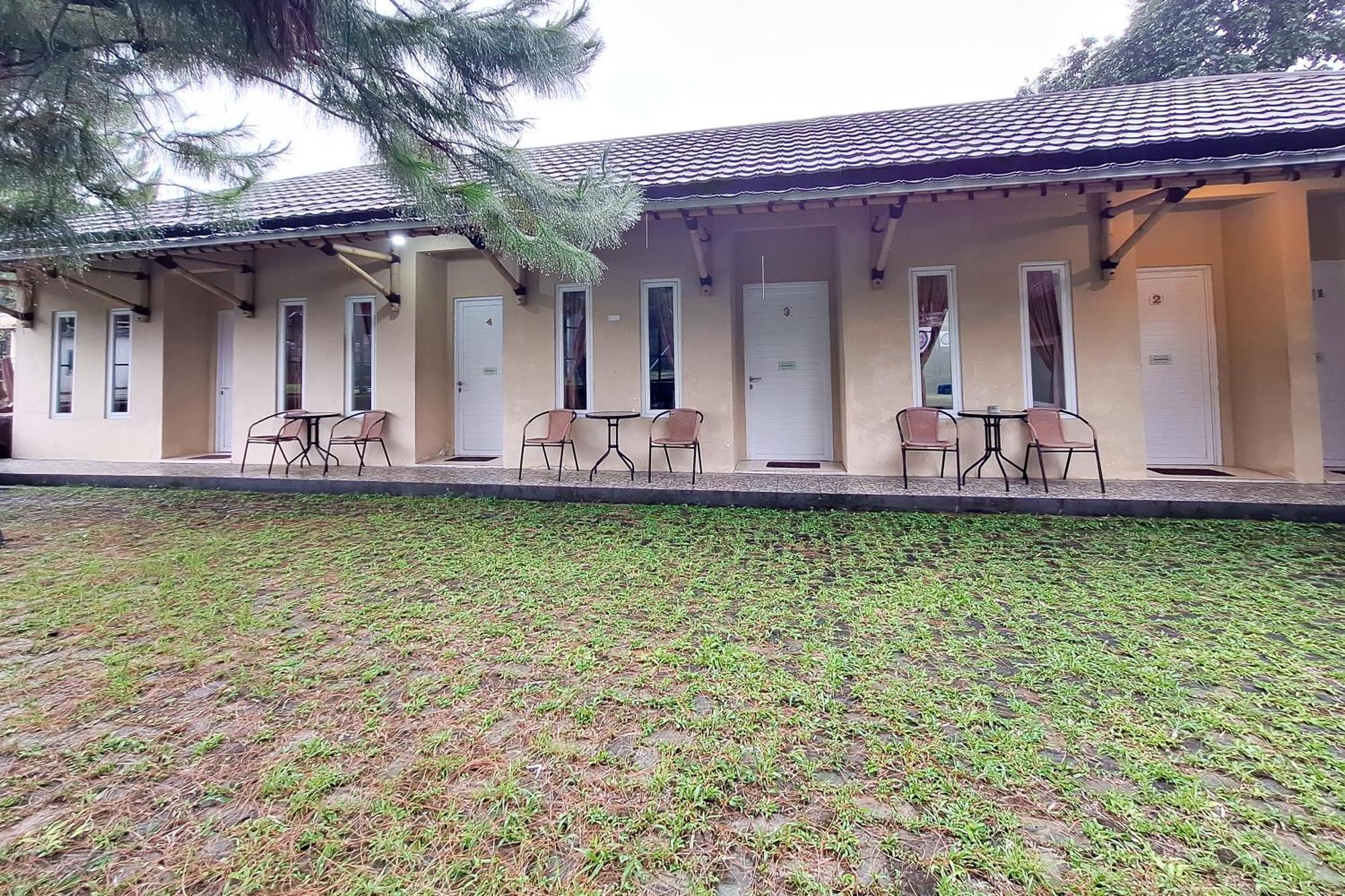 ホテル Reddoorz At Kampung Istal ボゴール エクステリア 写真