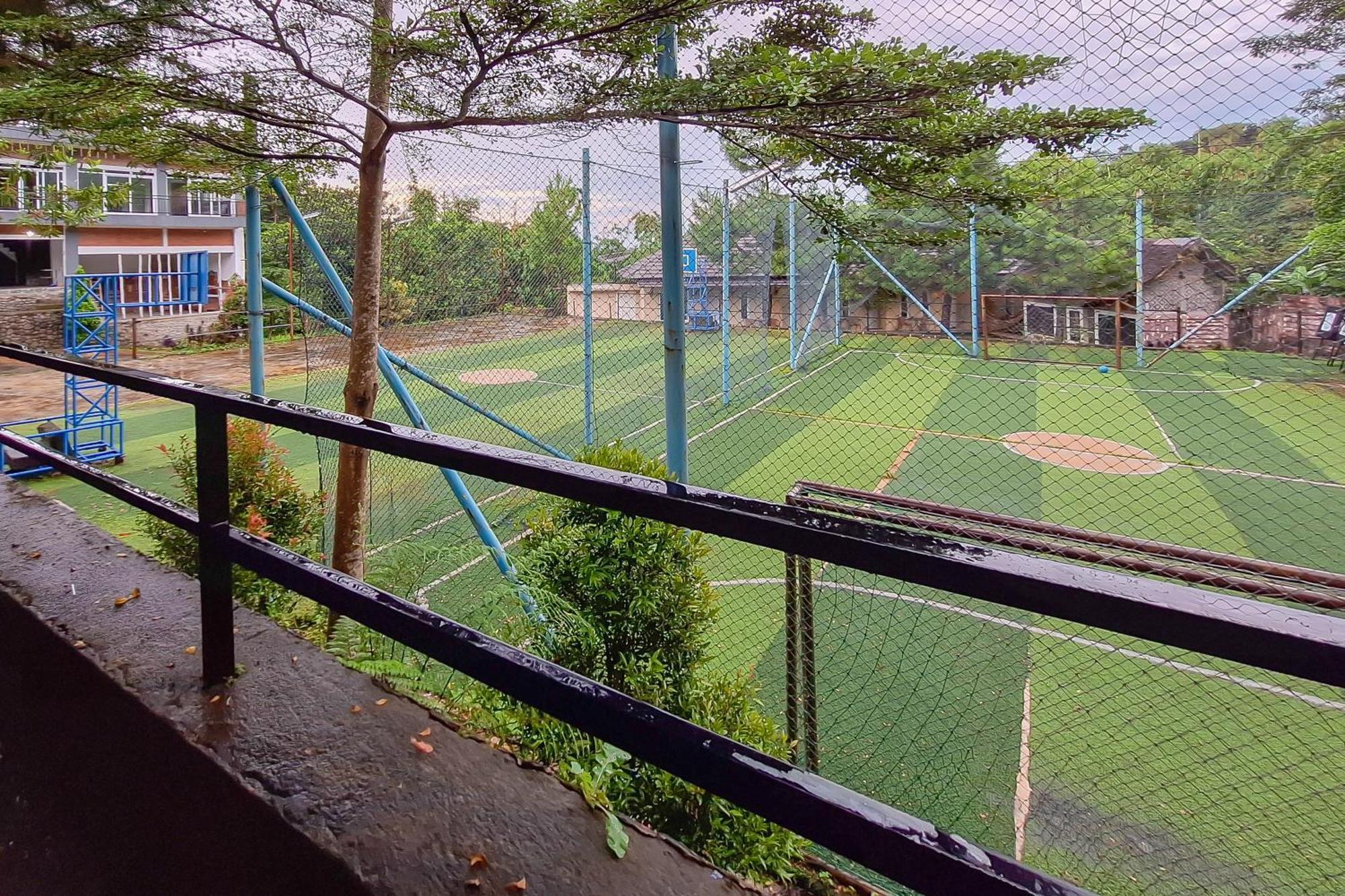 ホテル Reddoorz At Kampung Istal ボゴール エクステリア 写真